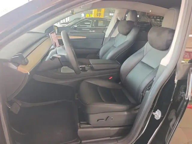 Tesla Model Y — Фото автомобиля 14