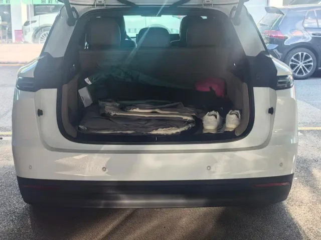 Li Auto Li Auto i6 2025 2WD Base Model — Фото автомобиля 12