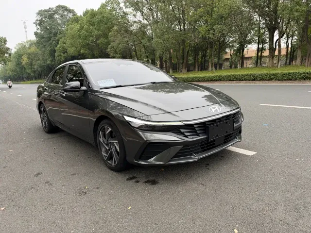 Hyundai Elantra — Фото автомобиля 3