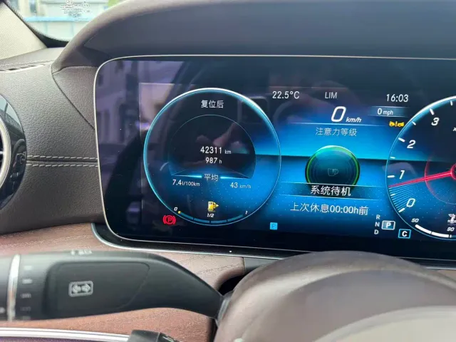 Mercedes-Benz E-Class — Фото автомобиля 5