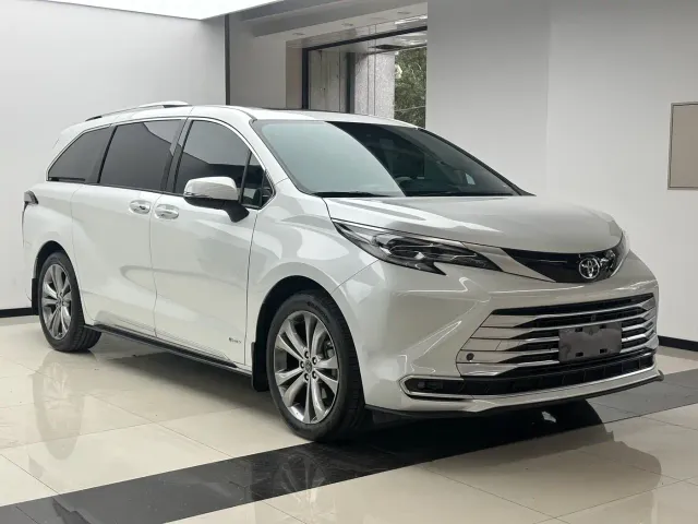 Toyota Sienna — Фото автомобиля 3