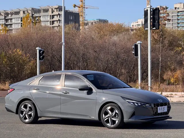 Hyundai Elantra — Фото автомобиля 3