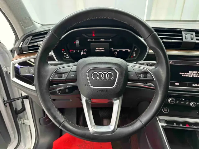 Audi Q3 — Фото автомобиля 14