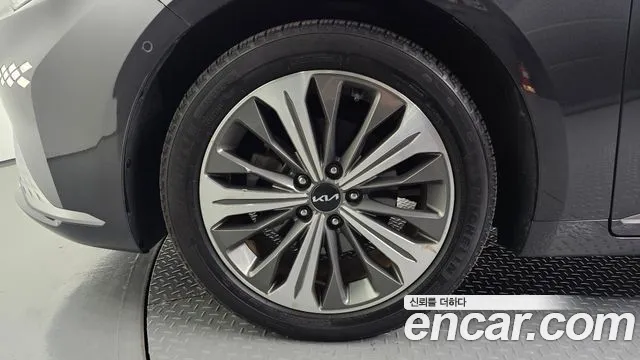 Kia K8 Hybrid — Фото автомобиля 5