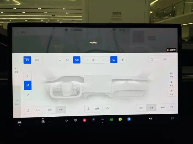 Tesla Model X — Фото автомобиля 21
