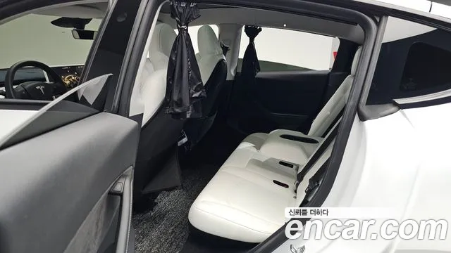 Tesla Model Y — Фото автомобиля 17