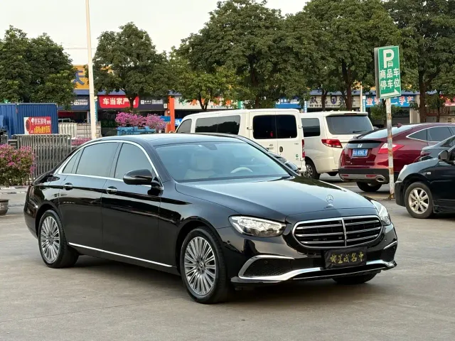 Mercedes-Benz E-Class — Фото автомобиля 3