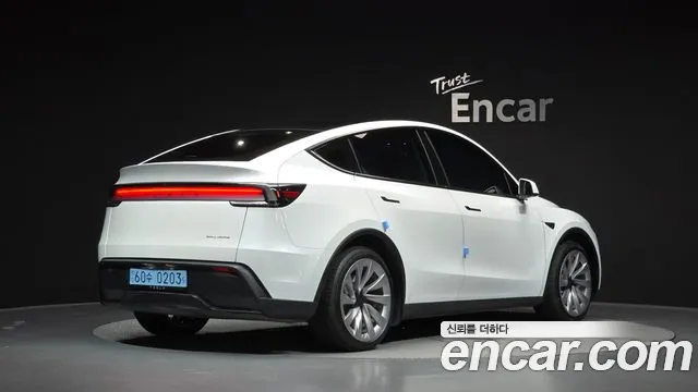 Tesla Model Y — Фото автомобиля 2