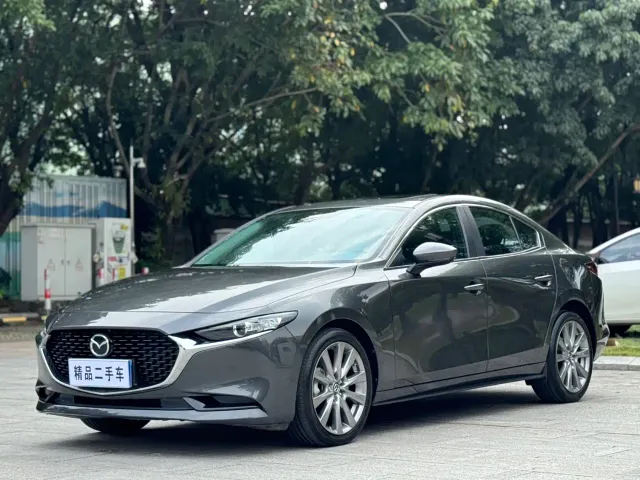 Mazda Axela — Фото автомобиля 4