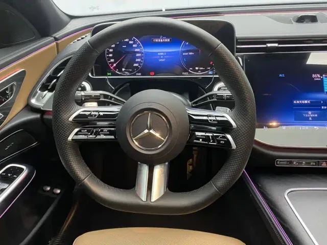 Mercedes-Benz E-Class — Фото автомобиля 14