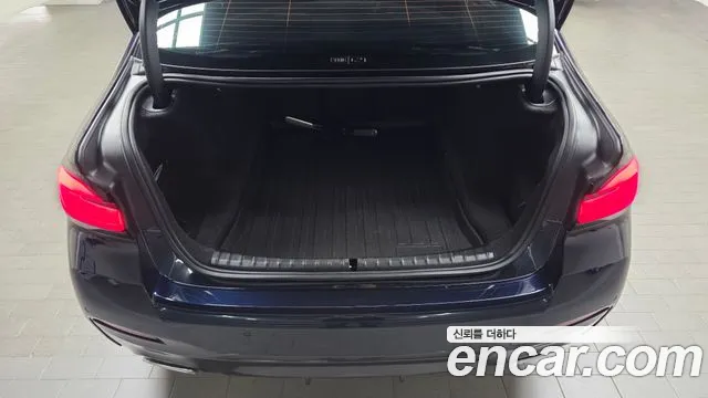 BMW 5 Series G30 — Фото автомобиля 23