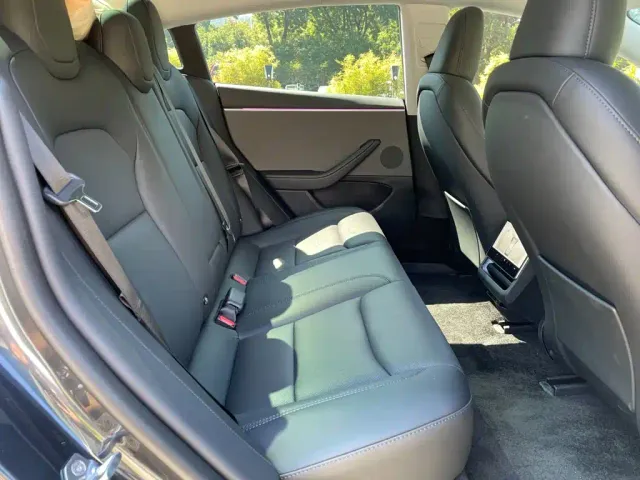 Tesla Model 3 — Фото автомобиля 10