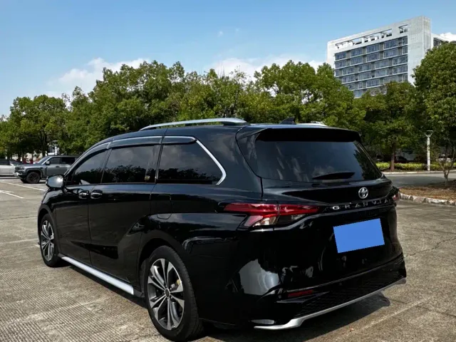 Toyota Granvia — Фото автомобиля 4