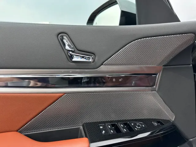 BMW 7 Series — Фото автомобиля 8