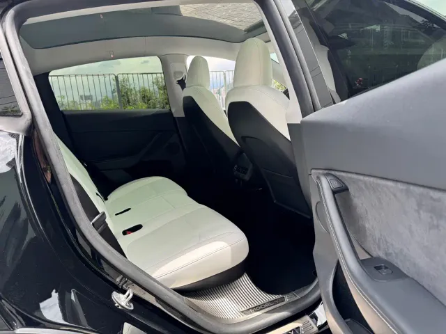 Tesla Model Y — Фото автомобиля 17