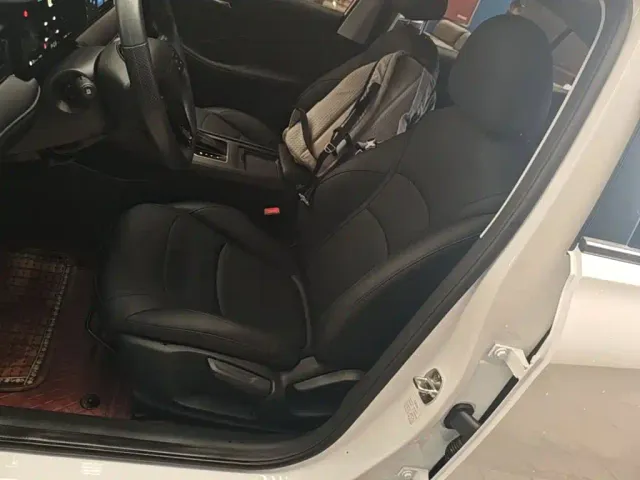 Roewe i5 — Фото автомобиля 14