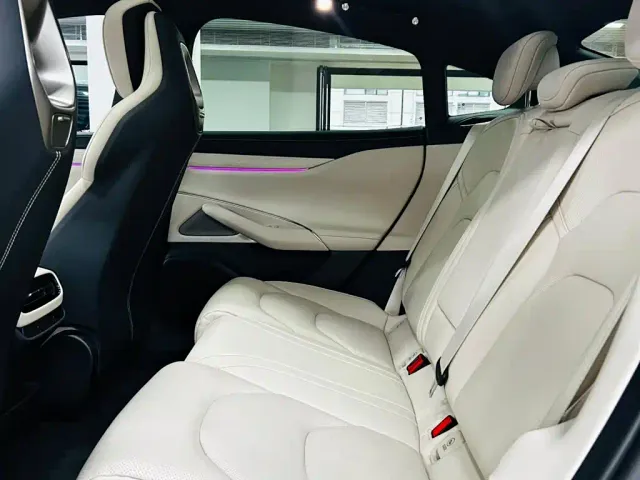 Xiaomi SU7 — Фото автомобиля 9