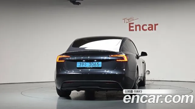 Tesla Model 3 — Фото автомобиля 2