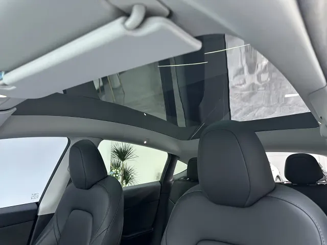 Tesla Model Y — Фото автомобиля 18