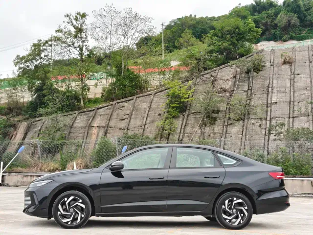 Volkswagen Lavida 2025 PRO 1.5L Classic Edition — Фото автомобиля 9
