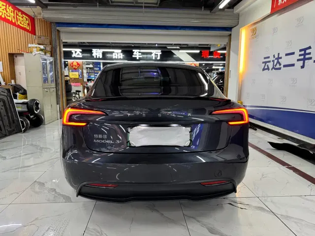 Tesla Model 3 — Фото автомобиля 7