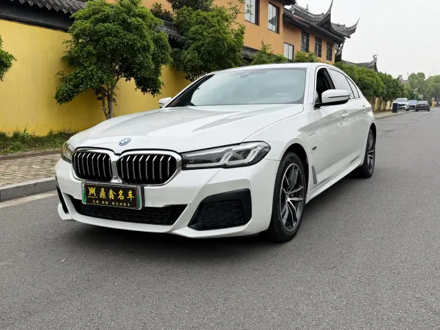Фотография автомобиля — BMW 5 Series
