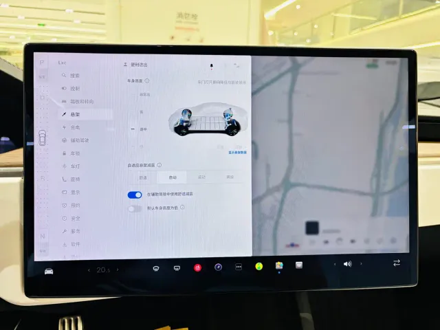 Tesla Model S — Фото автомобиля 13
