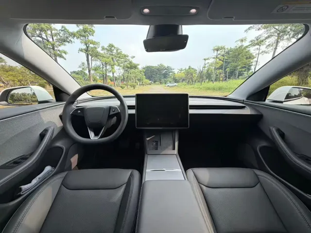 Tesla Model 3 — Фото автомобиля 14