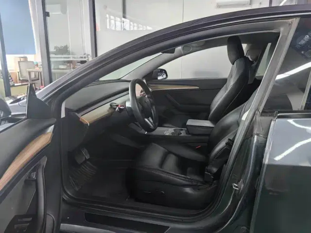 Tesla Model 3 — Фото автомобиля 4