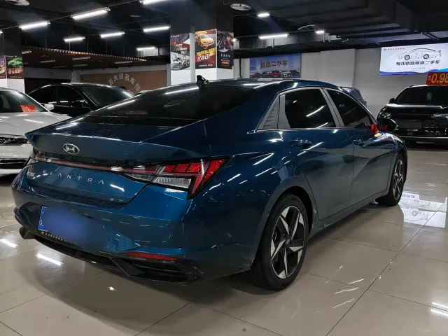 Hyundai Elantra — Фото автомобиля 10