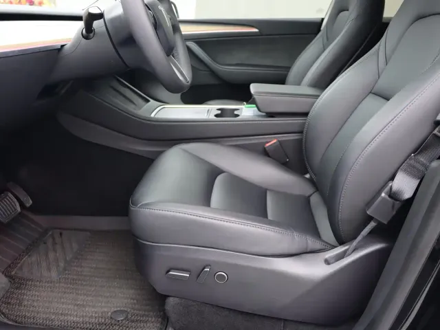 Tesla Model Y — Фото автомобиля 4