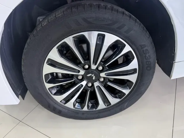 Wuling Jiachen — Фото автомобиля 21