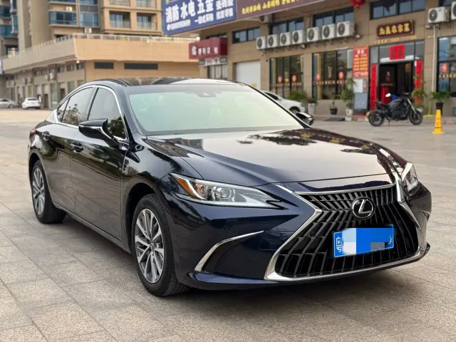 Lexus ES — Фото автомобиля 3