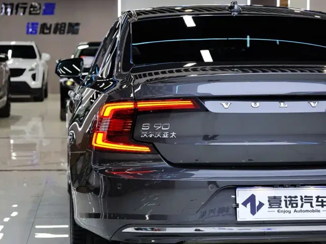 Volvo S90 — Фото автомобиля 8