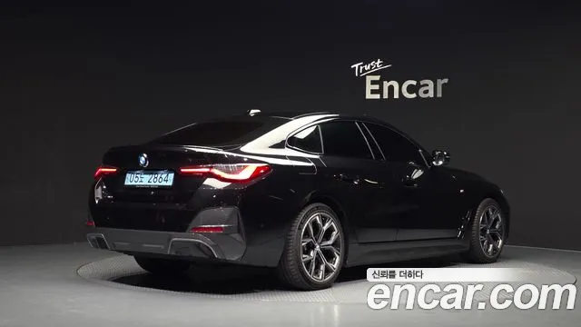 BMW i4 — Фото автомобиля 2