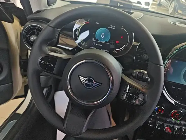 MINI MINI 2022 1.5T COOPER Artist — Фото автомобиля 15