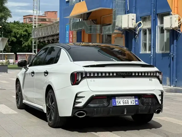 Lynk & Co 03 — Фото автомобиля 7
