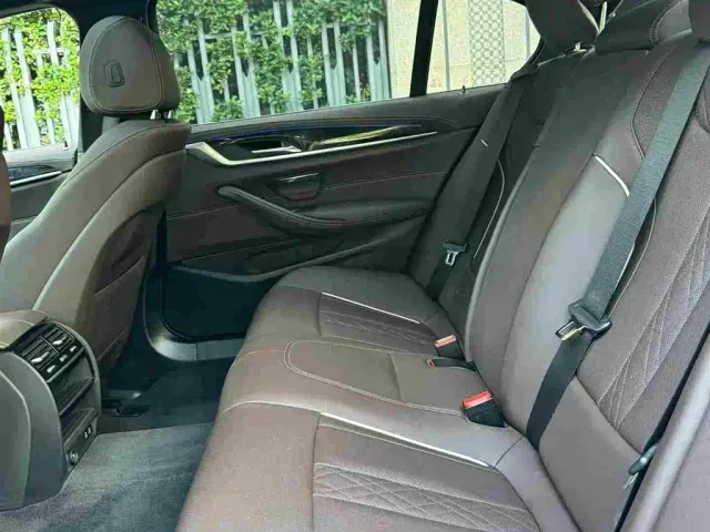 BMW 5 Series — Фото автомобиля 10