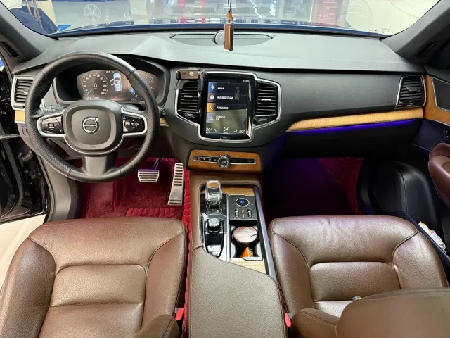 Volvo XC90 — Фото автомобиля 6