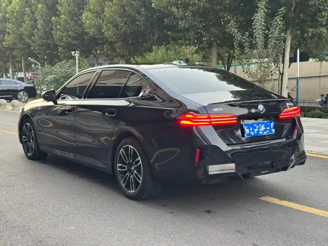 BMW 5 Series — Фото автомобиля 6