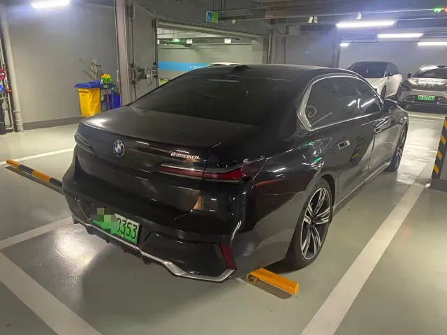 BMW i7 — Фото автомобиля 6