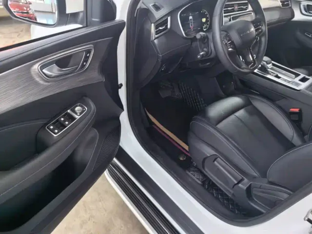 Roewe RX5 — Фото автомобиля 15