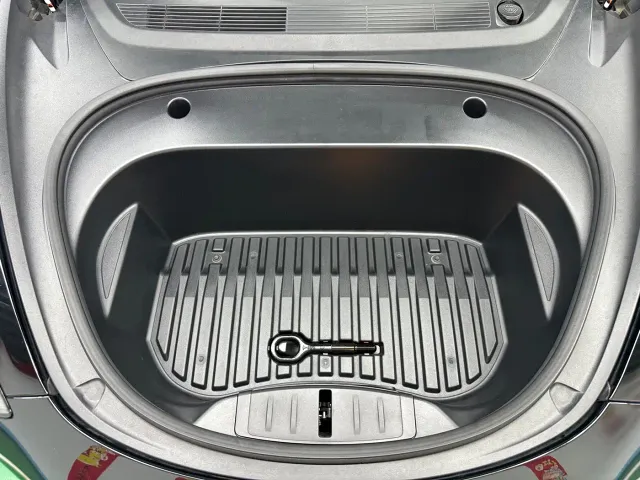 Tesla Model 3 — Фото автомобиля 27