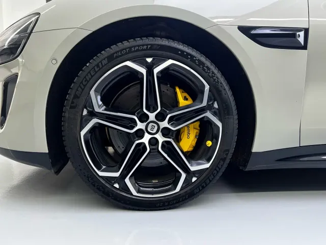 Xiaomi SU7 — Фото автомобиля 9