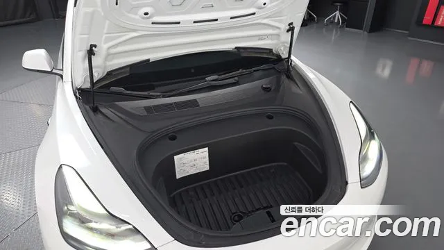 Tesla Model 3 — Фото автомобиля 6