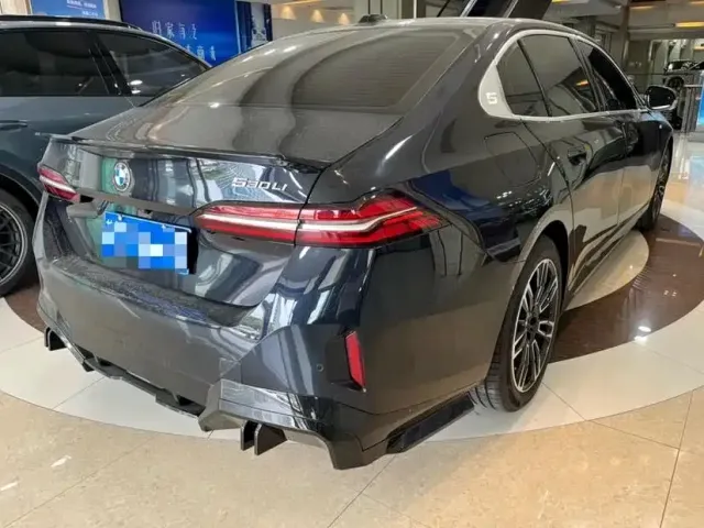 BMW 5 Series — Фото автомобиля 15