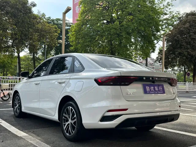 Geely Emgrand — Фото автомобиля 4