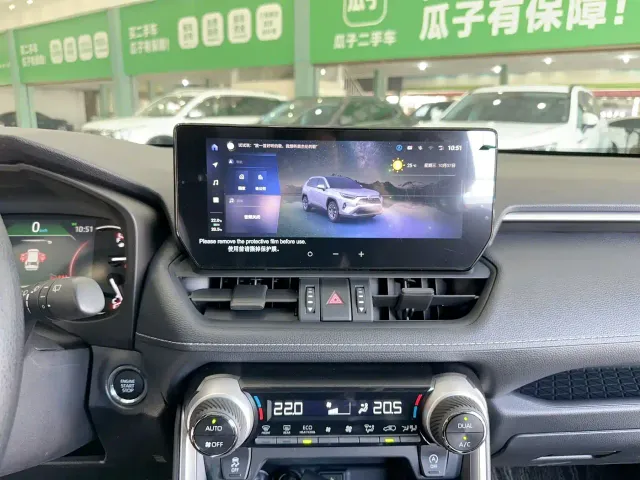 Toyota RAV4 — Фото автомобиля 14