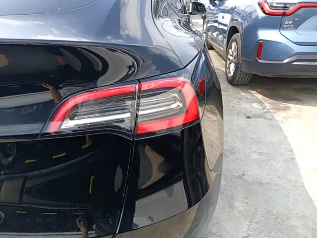 Tesla Model Y — Фото автомобиля 7