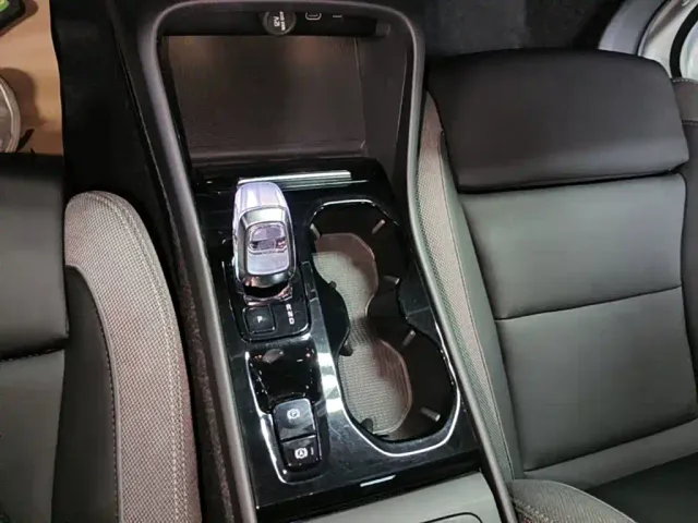 Volvo XC40 — Фото автомобиля 13